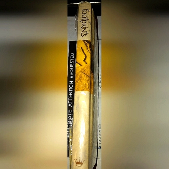 FREE with PURCHASE Hallmark Footprints Scripture with Reflections Book - Picture 2 of 13